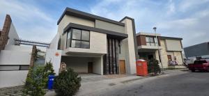 CASA EN VENTA EN LA LOMA CLUB DE GOLF CON ROOF