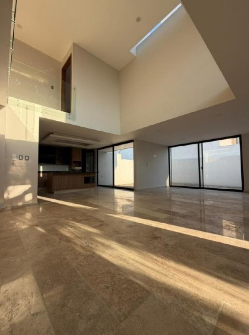 Venta de Casa en MONTERRA (2)