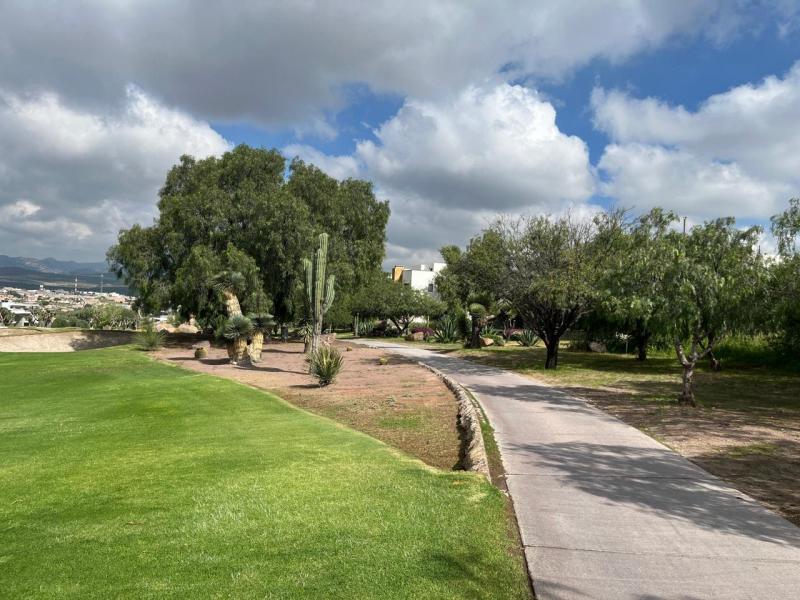 Venta de Terreno  en SAN LUIS POTOSI en LA LOMA DE GOLF