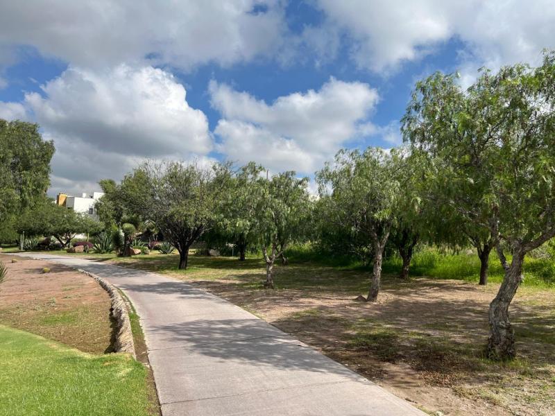 Venta de Terreno  en SAN LUIS POTOSI en LA LOMA DE GOLF